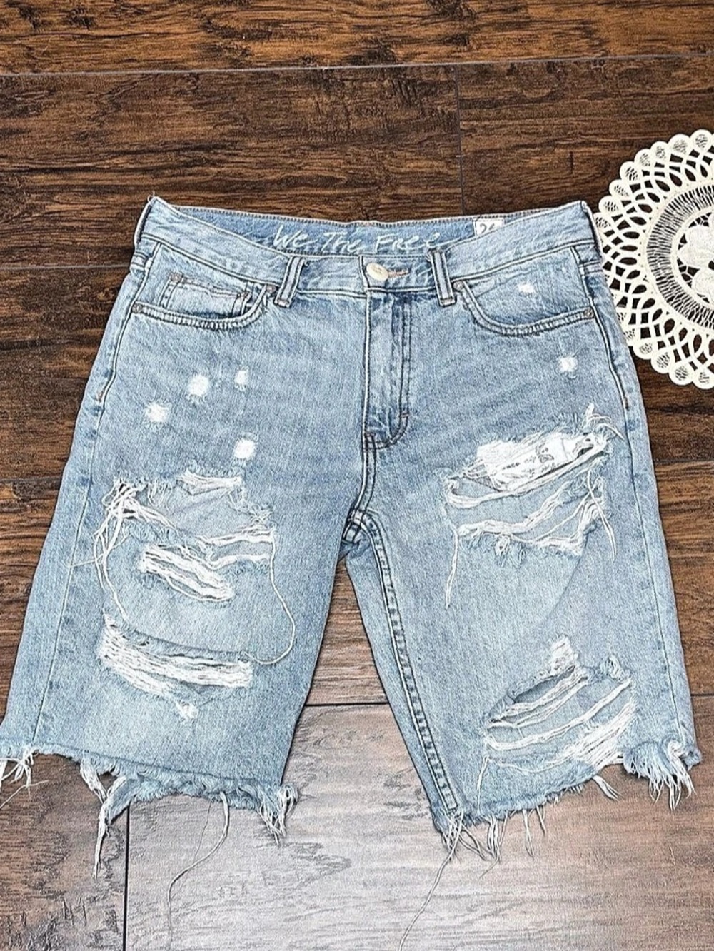 We The Free Distressed Cropped Jeans Blue Waist 26